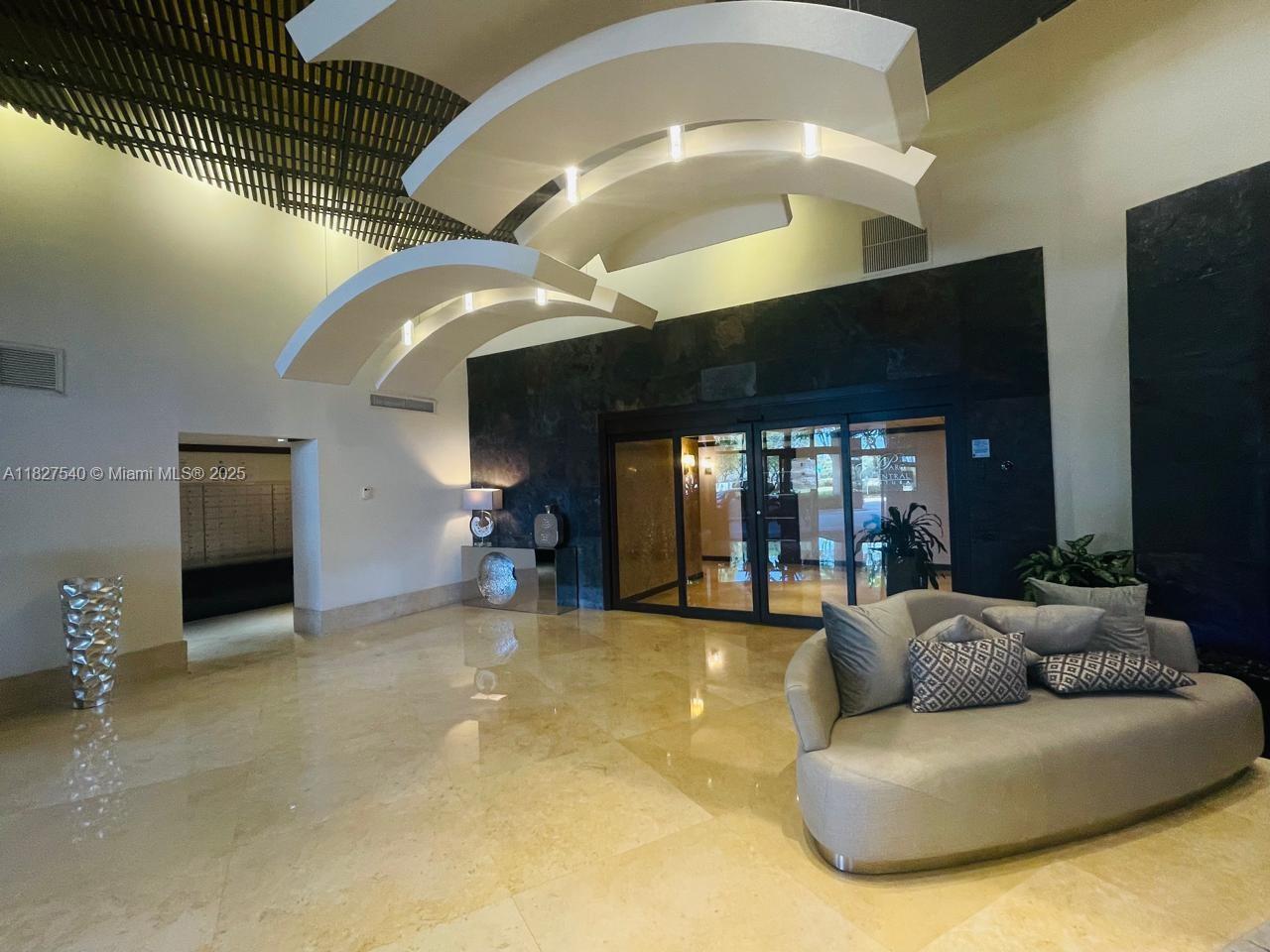 PARC CENTRAL AVENTURA SOU - Residential Lease