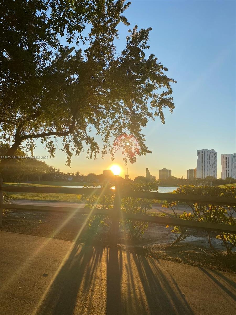 PARC CENTRAL AVENTURA SOU - Residential Lease