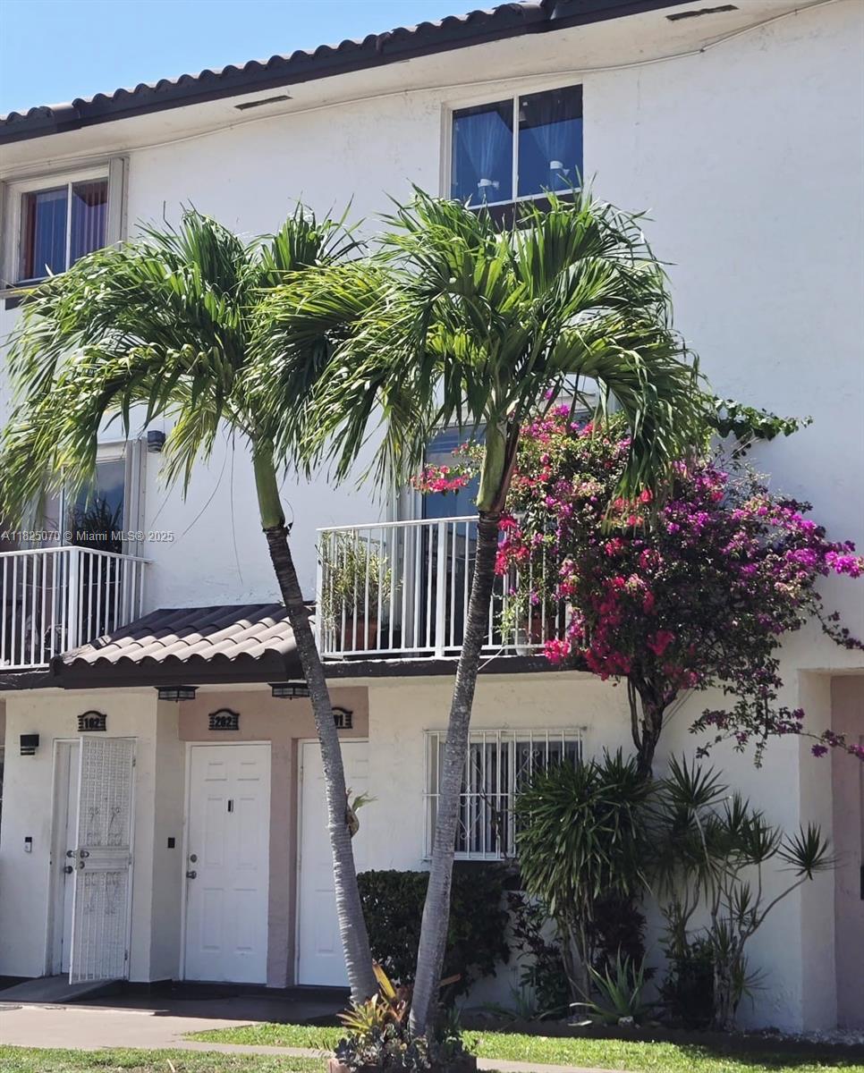 950 Sw 104th Ct C-201, Miami, Broward County, Florida - 2 Bedrooms  
3 Bathrooms - 