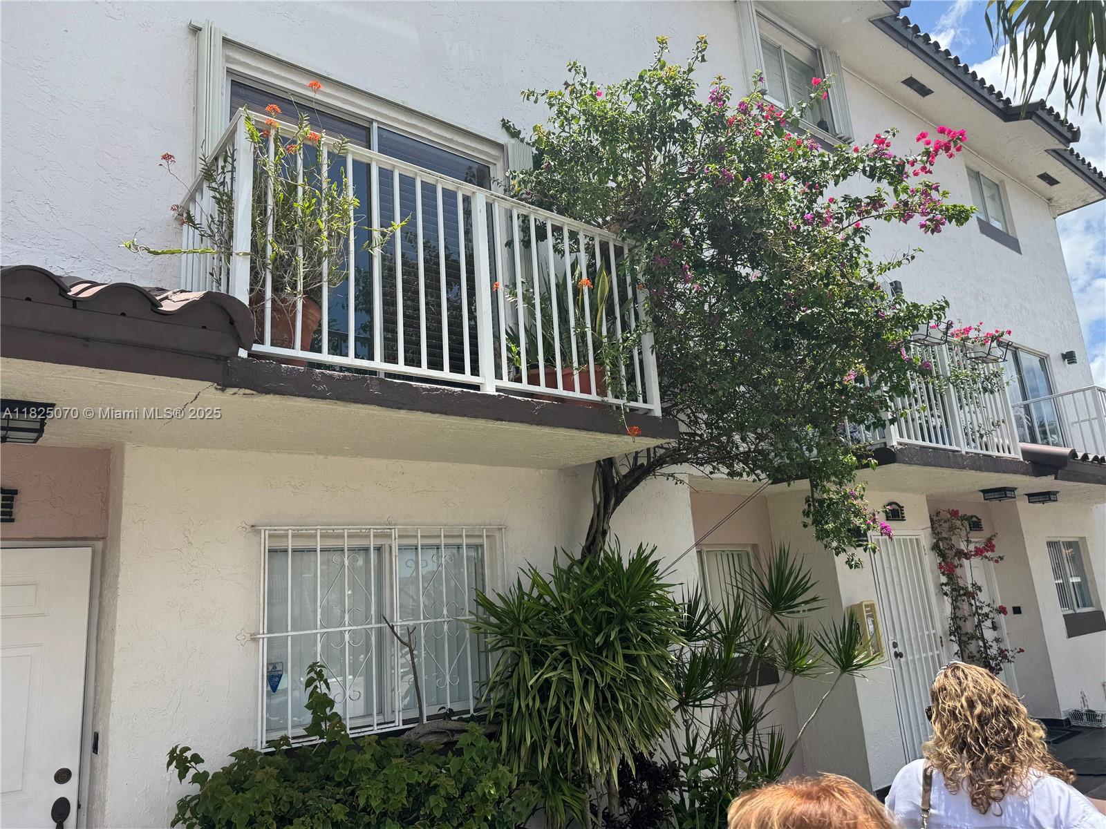 950 SW 104th Ct C-201, Miami, FL, 33174/$360,000 3 950 SW 104th Ct C-201