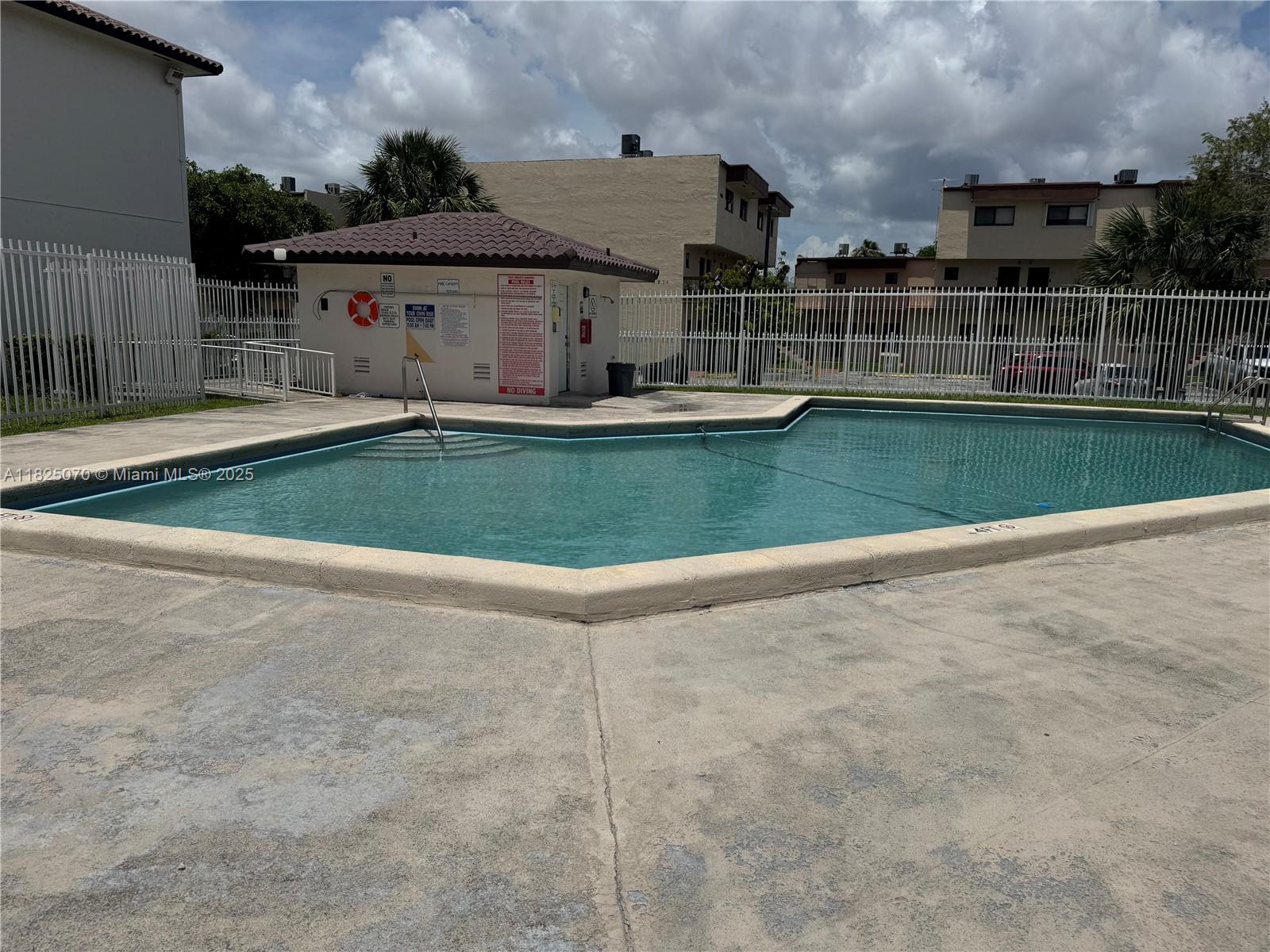 950 SW 104th Ct C-201, Miami, FL, 33174/$360,000 4 950 SW 104th Ct C-201