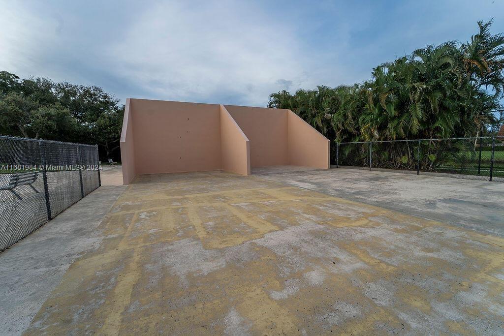 HERITAGE VILLAGE OF P B L - Residential