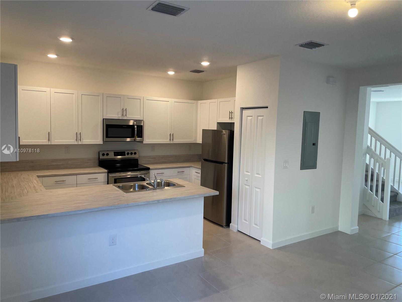 VIA VENTURA NEIGHBORHOOD 1 - Residential Lease
