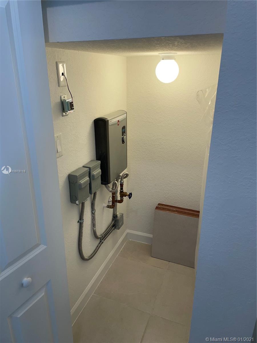 VIA VENTURA NEIGHBORHOOD 1 - Residential Lease