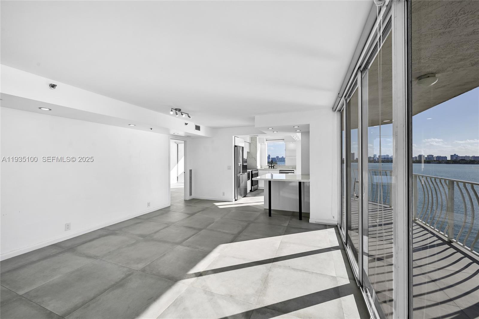 7601 E Treasure Dr 920