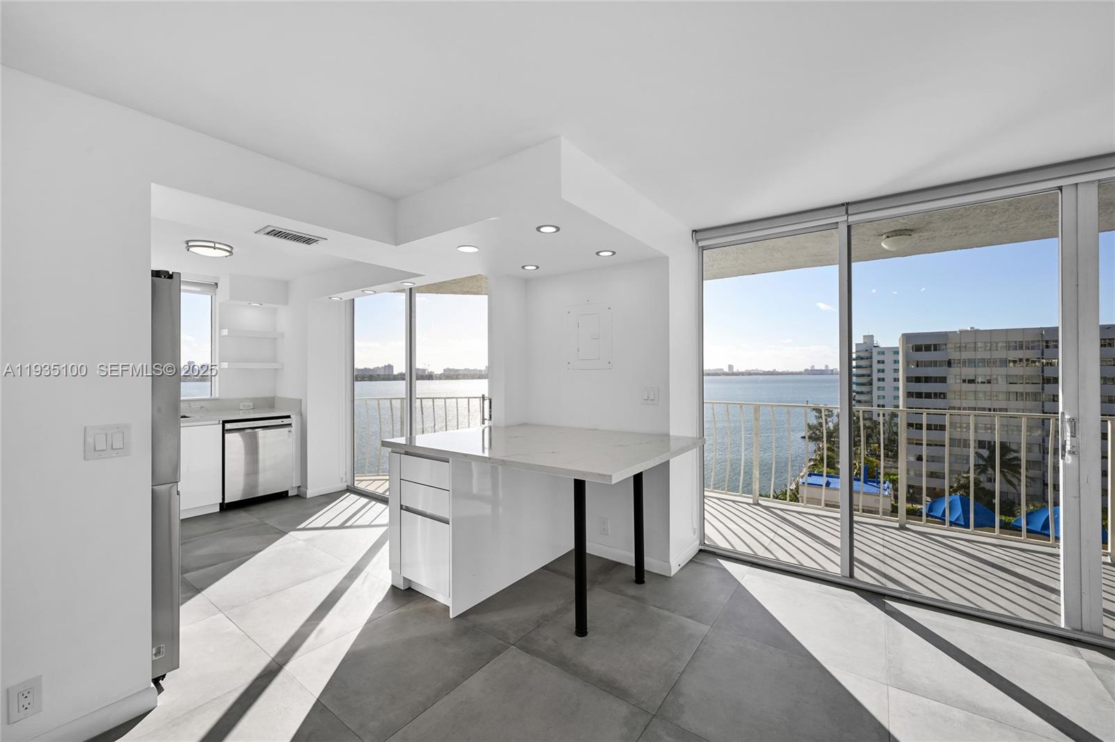 7601 E Treasure Dr 920