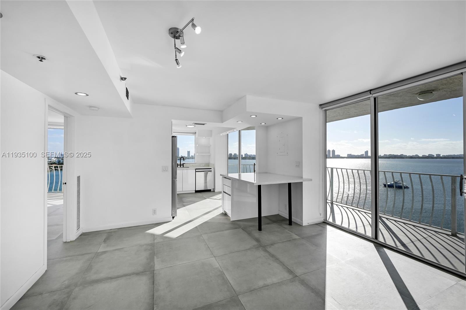 7601 E Treasure Dr 920