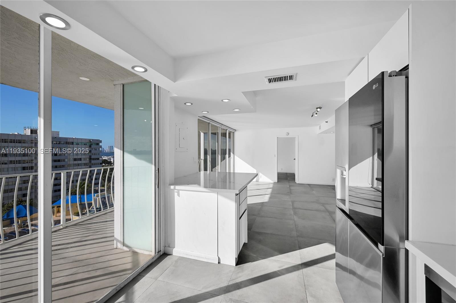 7601 E Treasure Dr 920