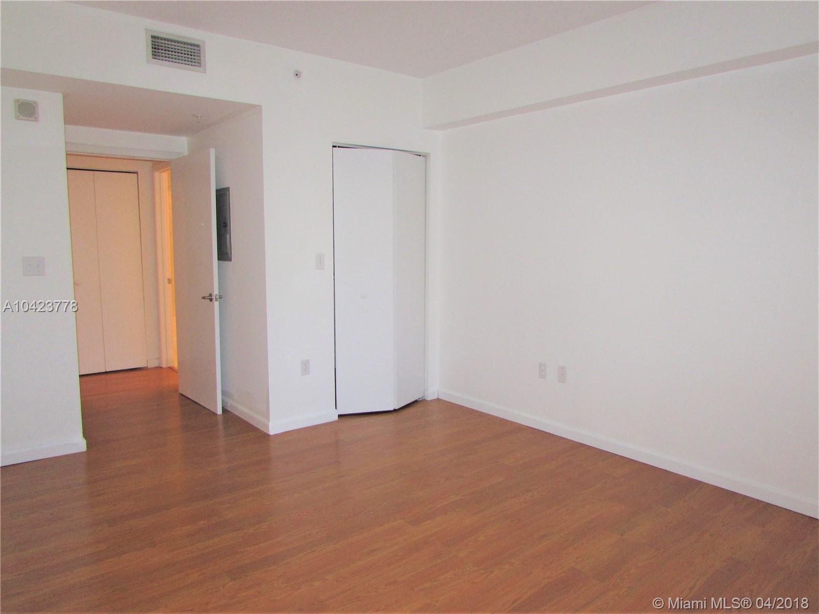 VENTURE AT AVENTURA EAST - Residential