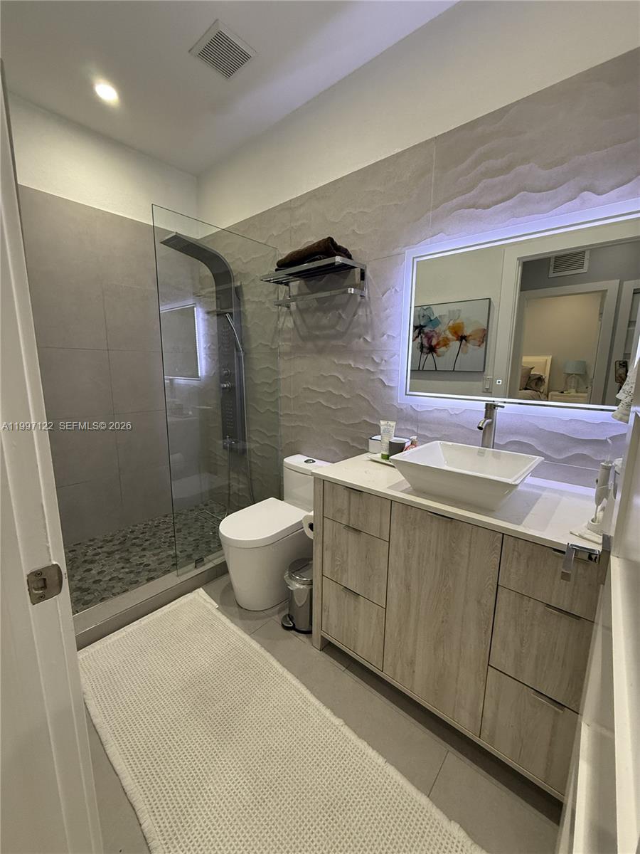 DORAL ISLES NORTH SEC TWO - Residential Lease