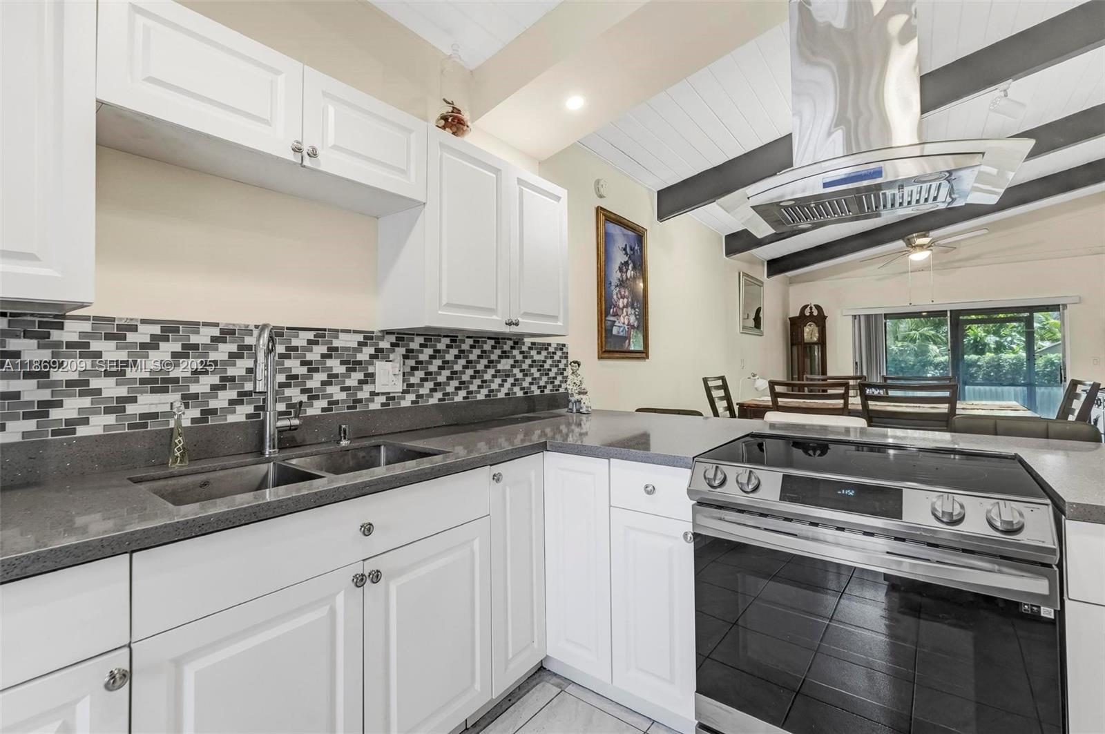 VILLAS AT CARRIAGE HILLS - Residential