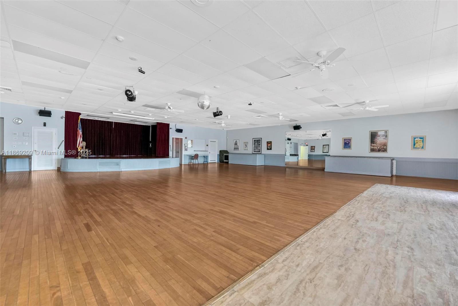 VILLAS AT CARRIAGE HILLS - Residential