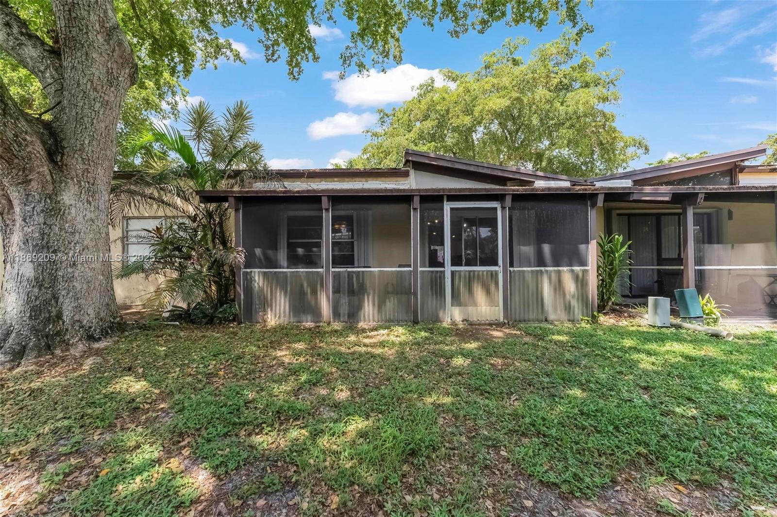 VILLAS AT CARRIAGE HILLS - Residential