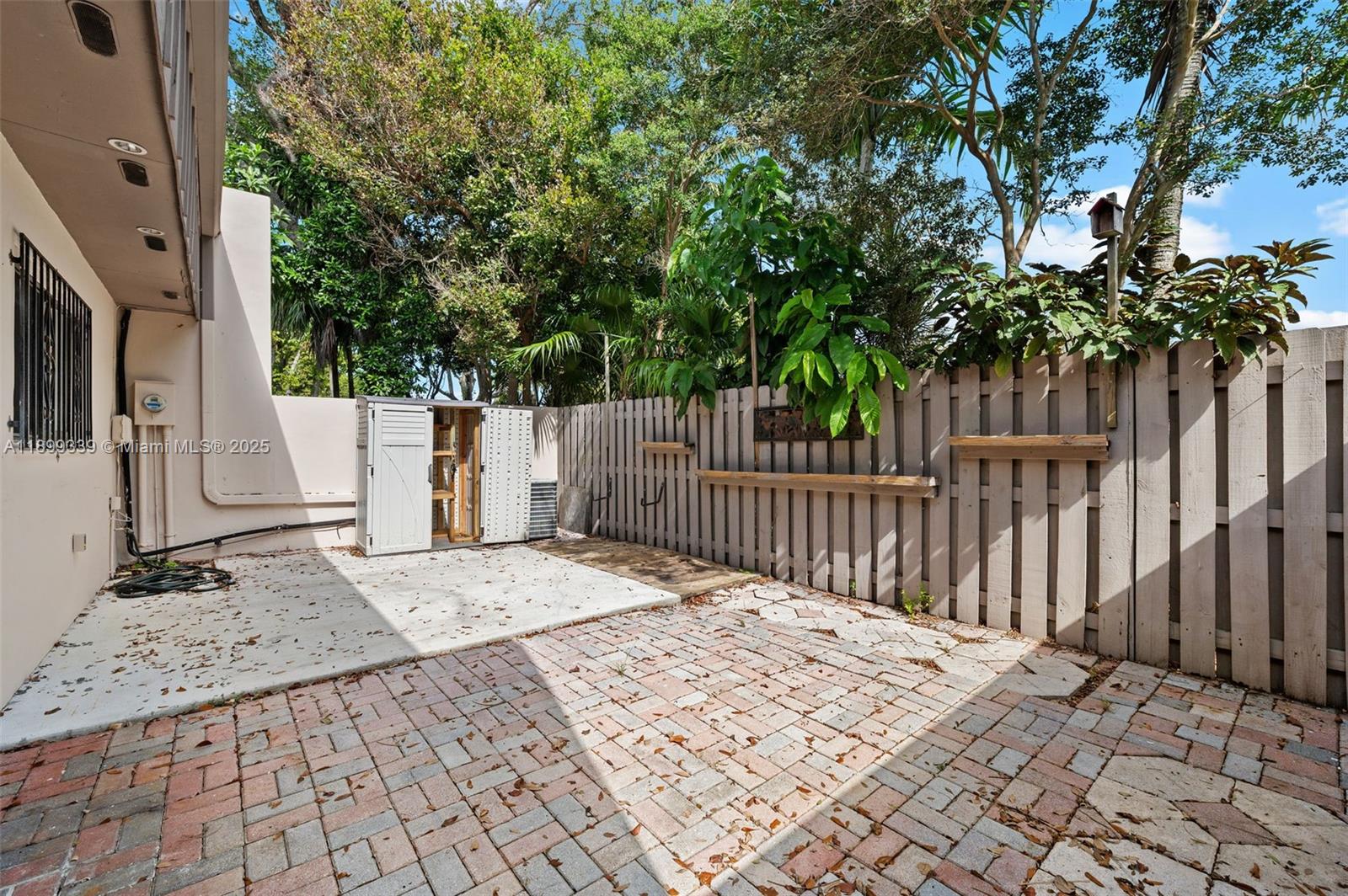 CREEKSIDE VILLAS SEC TWO - Residential Lease