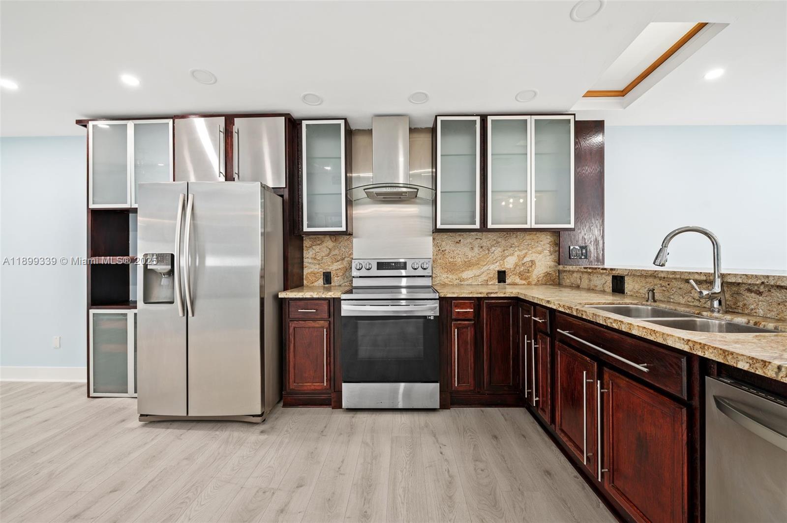 CREEKSIDE VILLAS SEC TWO - Residential Lease