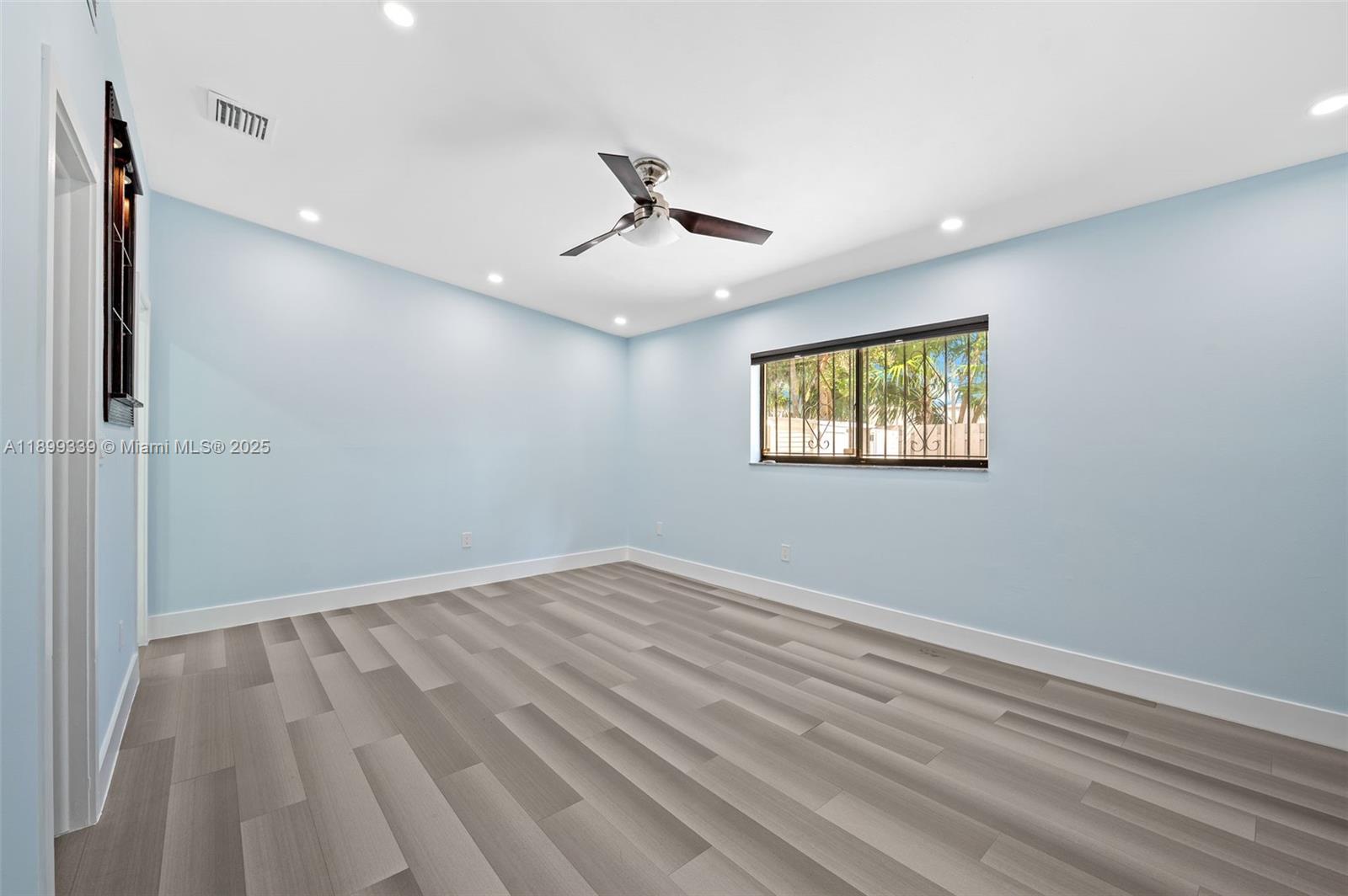 CREEKSIDE VILLAS SEC TWO - Residential Lease