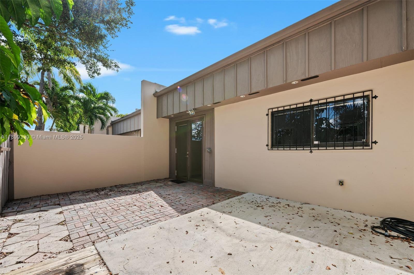 CREEKSIDE VILLAS SEC TWO - Residential Lease