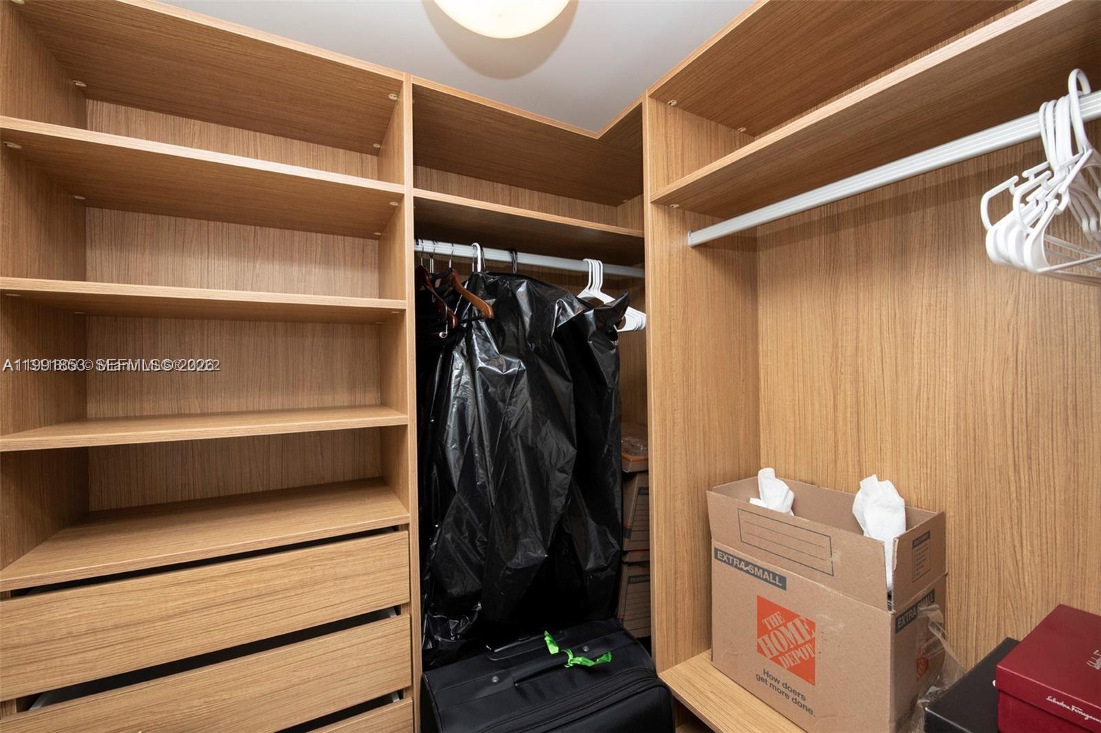 JADE RESIDENCES - Residential