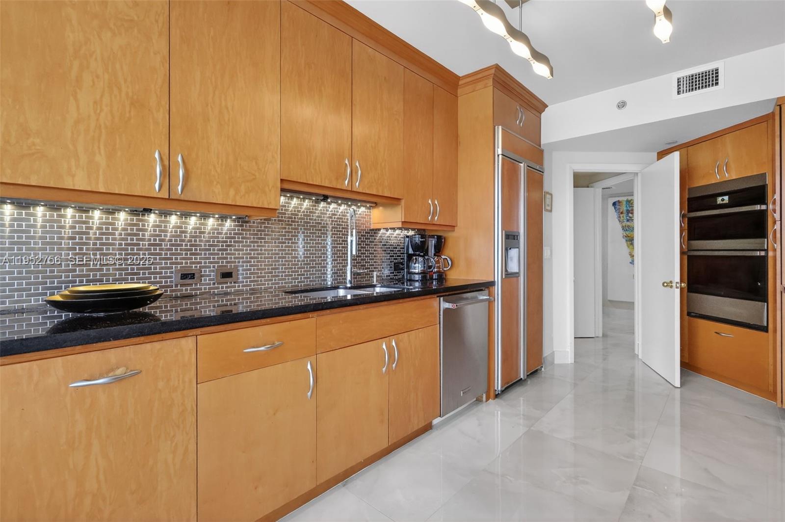 4000 ISL BLVD WILLIAMS IS - Residential