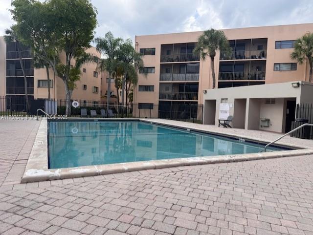 HORIZONS WEST CONDO #8 - Residential