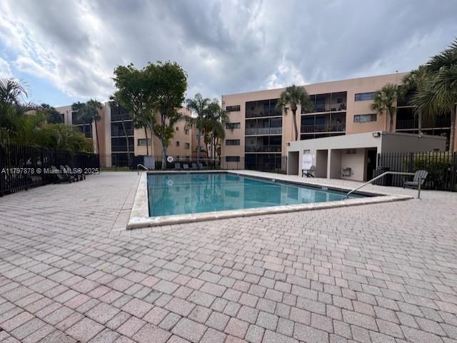 HORIZONS WEST CONDO #8 - Residential