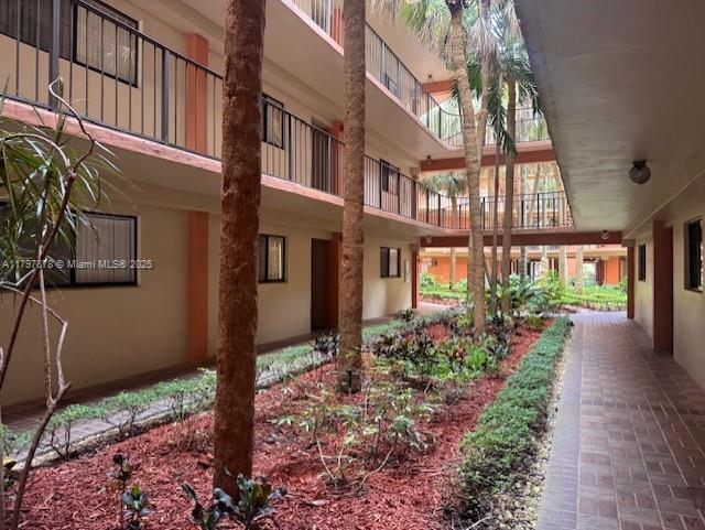 HORIZONS WEST CONDO #8 - Residential