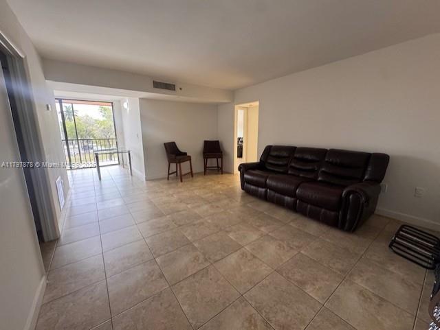 HORIZONS WEST CONDO #8 - Residential