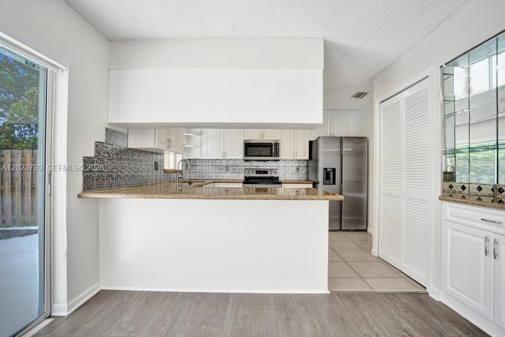 BOCA CHASE TR 9 B - Residential Lease