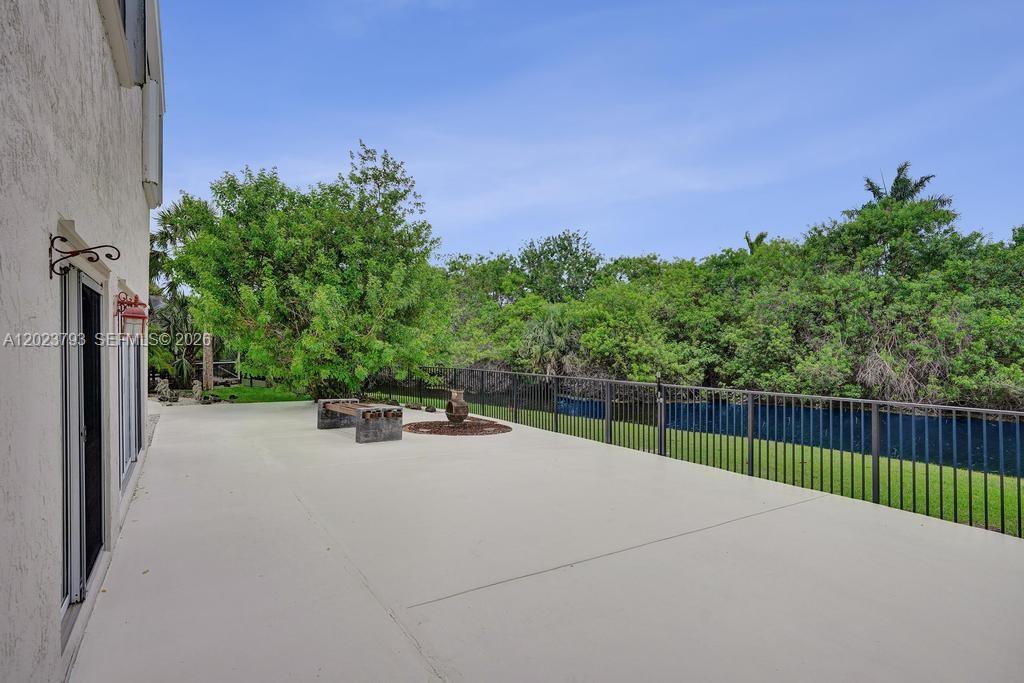 BOCA CHASE TR 9 B - Residential Lease