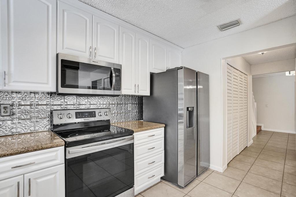 BOCA CHASE TR 9 B - Residential Lease