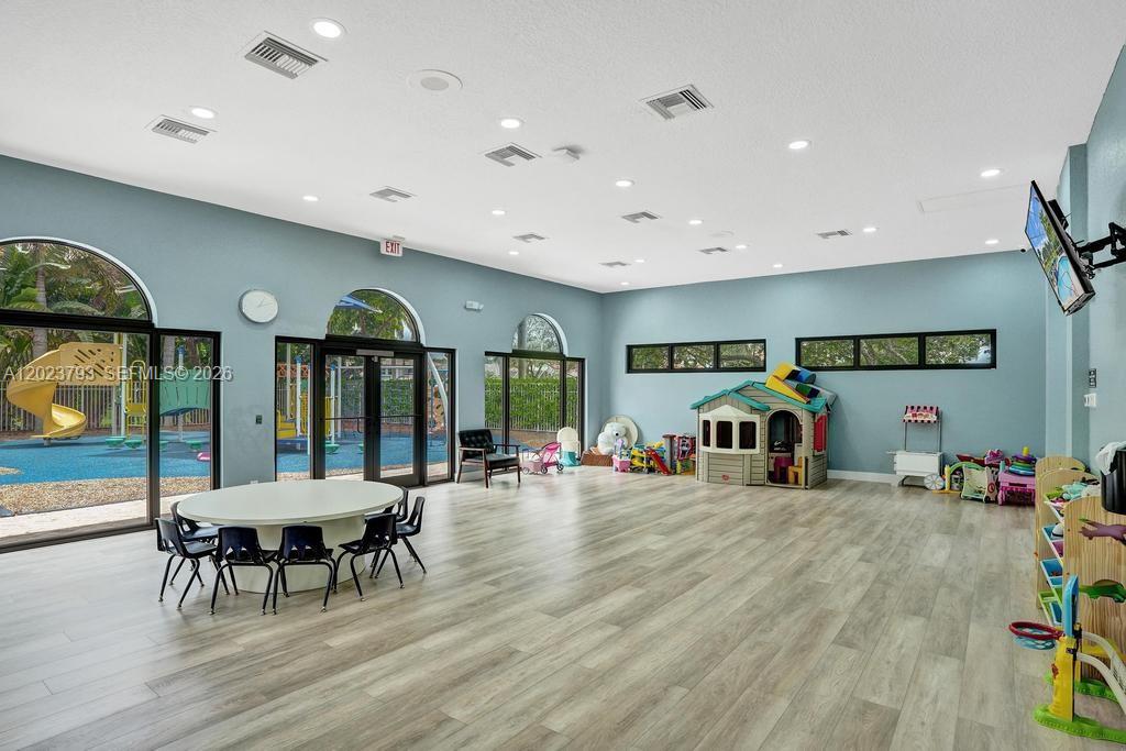 BOCA CHASE TR 9 B - Residential Lease