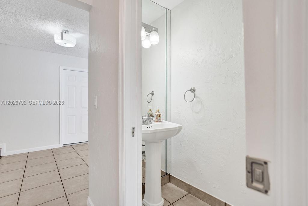 BOCA CHASE TR 9 B - Residential Lease
