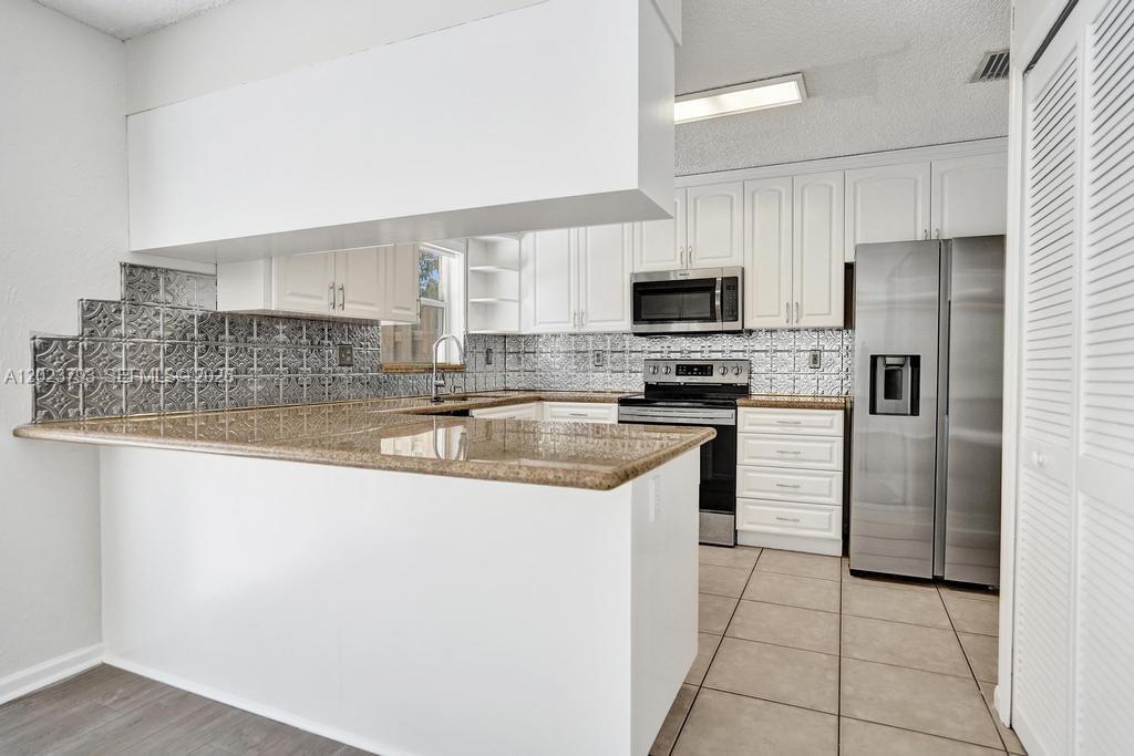 BOCA CHASE TR 9 B - Residential Lease