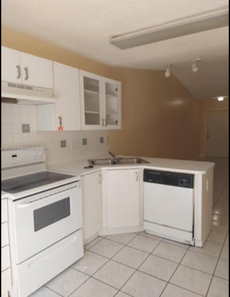 IMPERIAL VILLAS AT IMPERI - Residential Lease