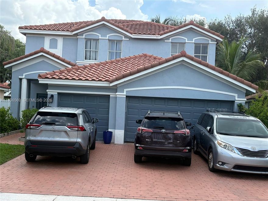 Discover this expansive 5-bedroom, 3- bathroom in Miramar! With 2,986 sq ft of living space, this property offers a generous layout, a 3-car garage, and ample room for entertaining. Plus, the sellers are offering concessions for home repairs. Don't miss out on this incredible opportunity.