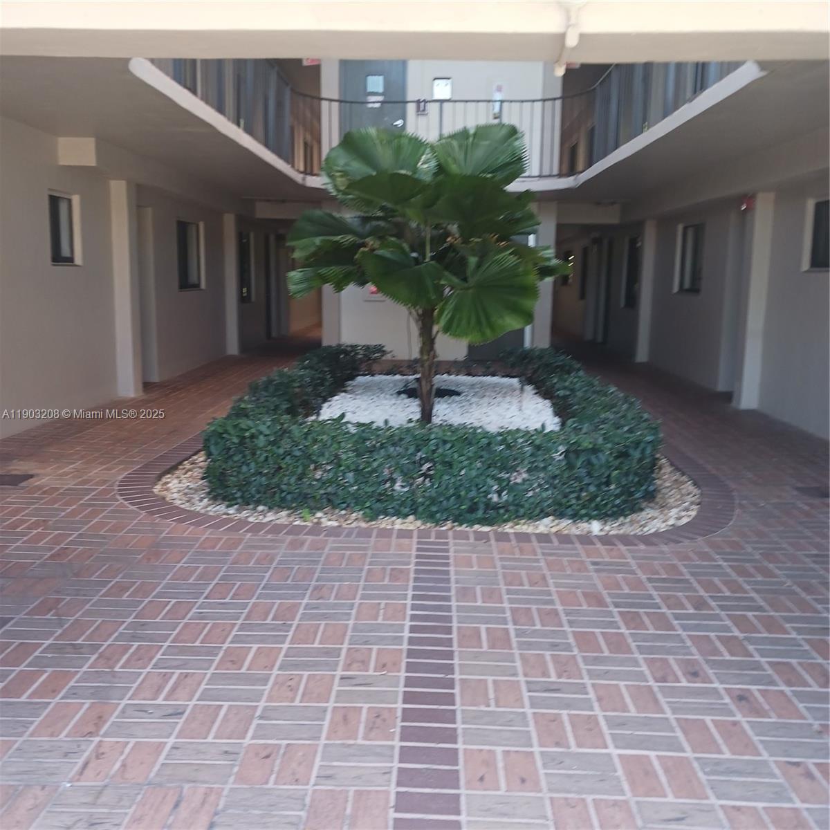 HORIZONS WEST CONDO #7 - Residential