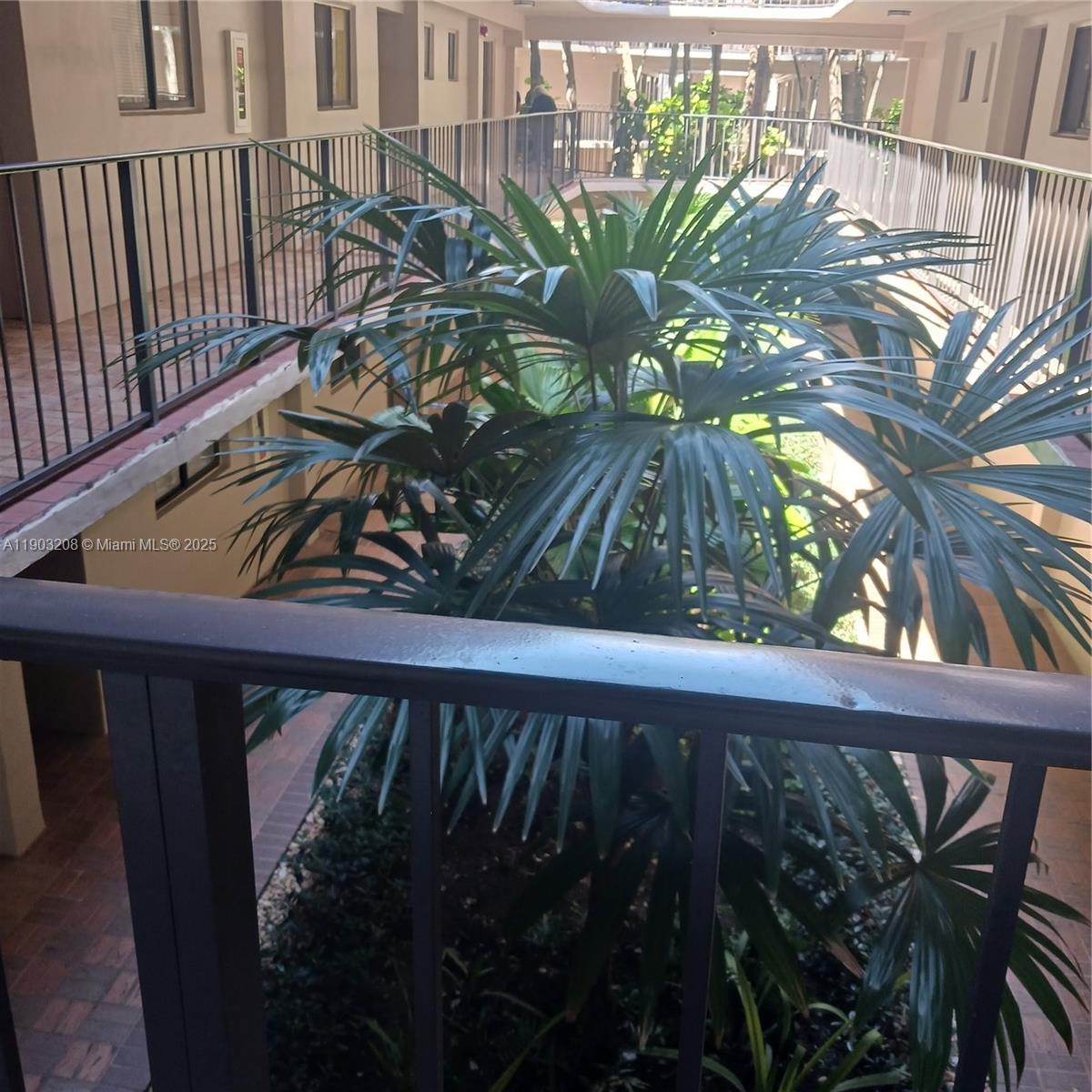 HORIZONS WEST CONDO #7 - Residential