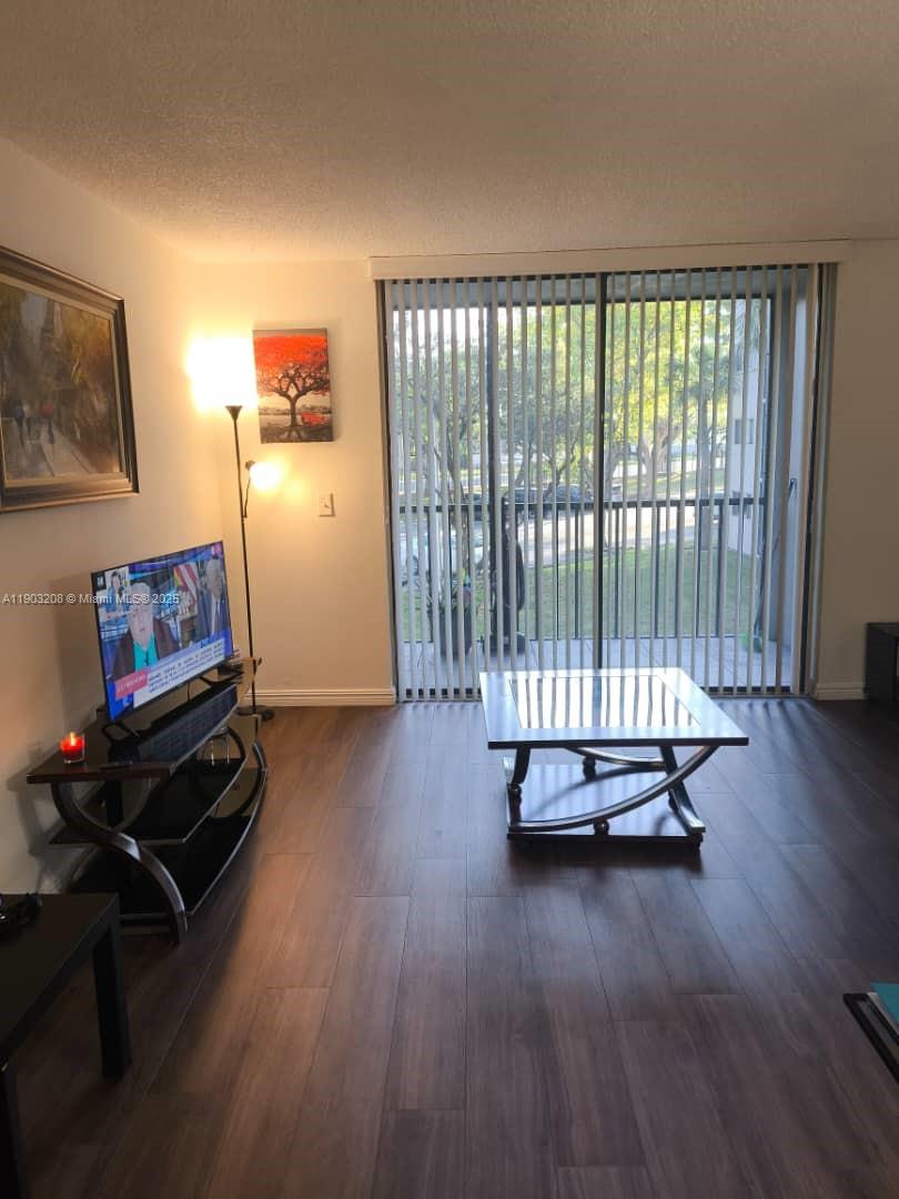 HORIZONS WEST CONDO #7 - Residential