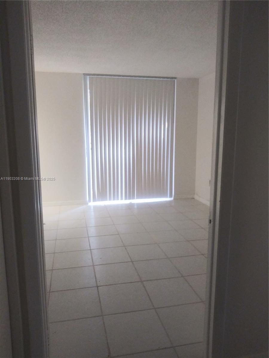 HORIZONS WEST CONDO #7 - Residential