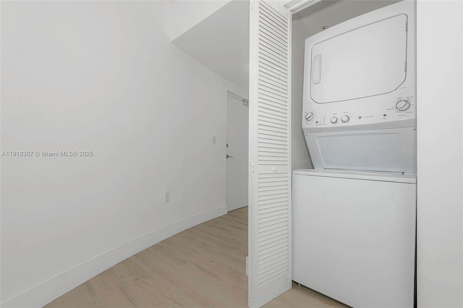 REGATTA AT INDIAN CREEK - Residential