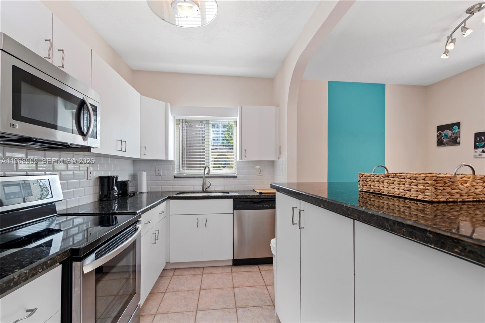 HOLLYWOOD - Residential Income