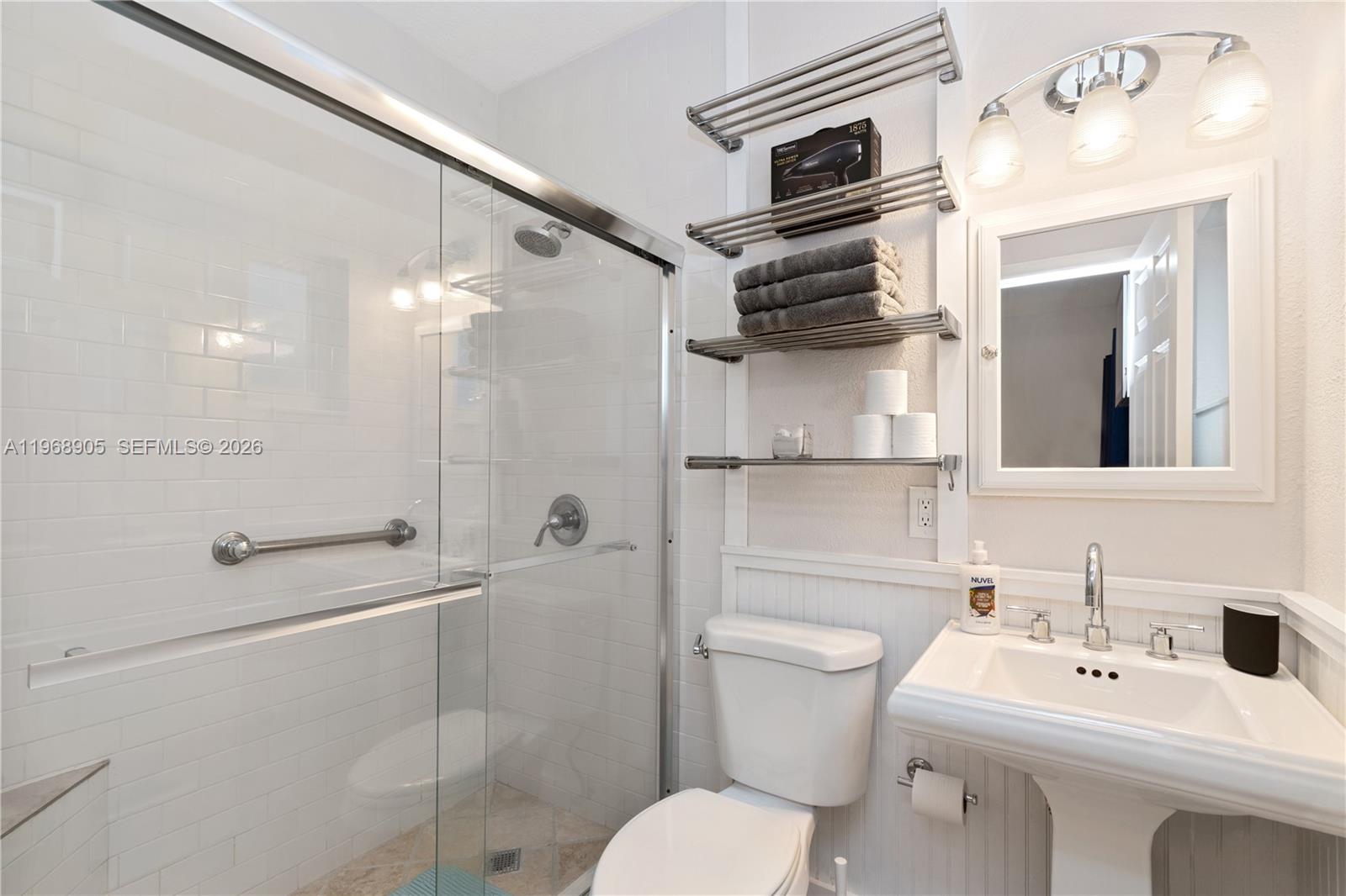 HOLLYWOOD - Residential Income