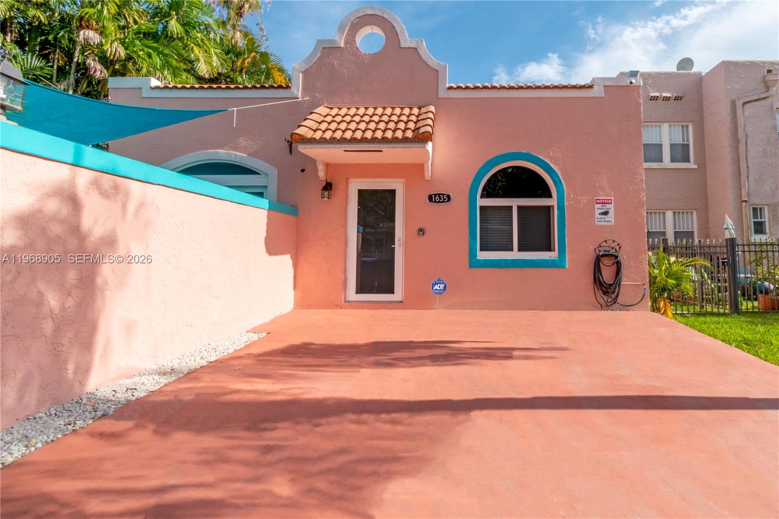 HOLLYWOOD - Residential Income