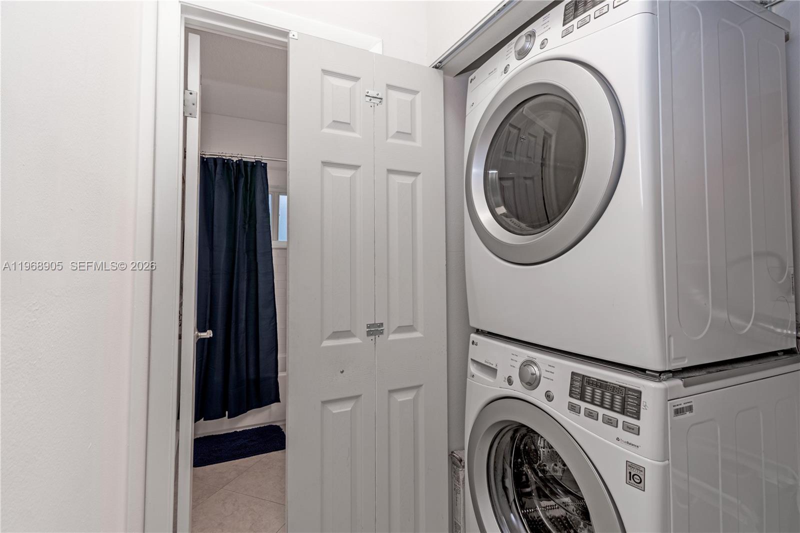 HOLLYWOOD - Residential Income