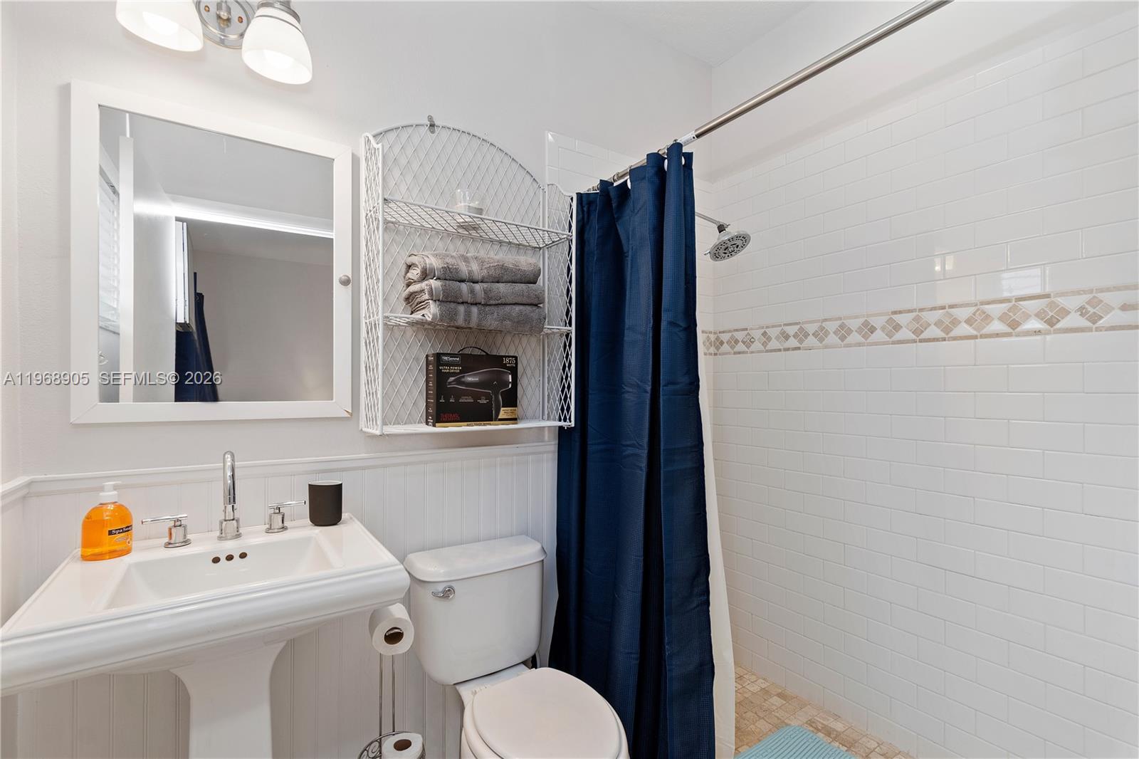 HOLLYWOOD - Residential Income