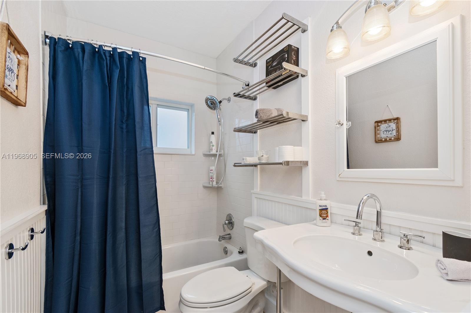 HOLLYWOOD - Residential Income