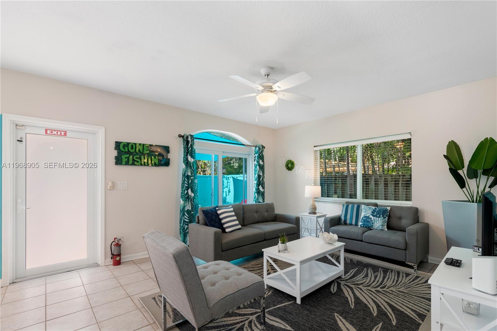 HOLLYWOOD - Residential Income