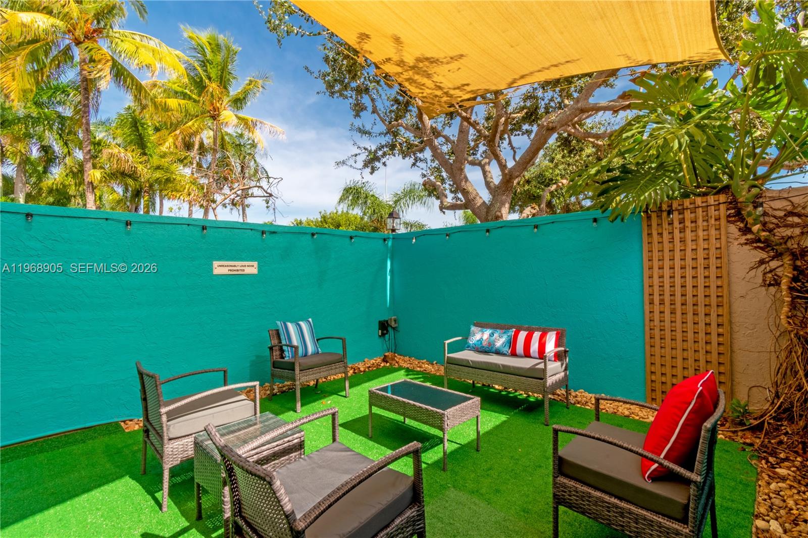 HOLLYWOOD - Residential Income