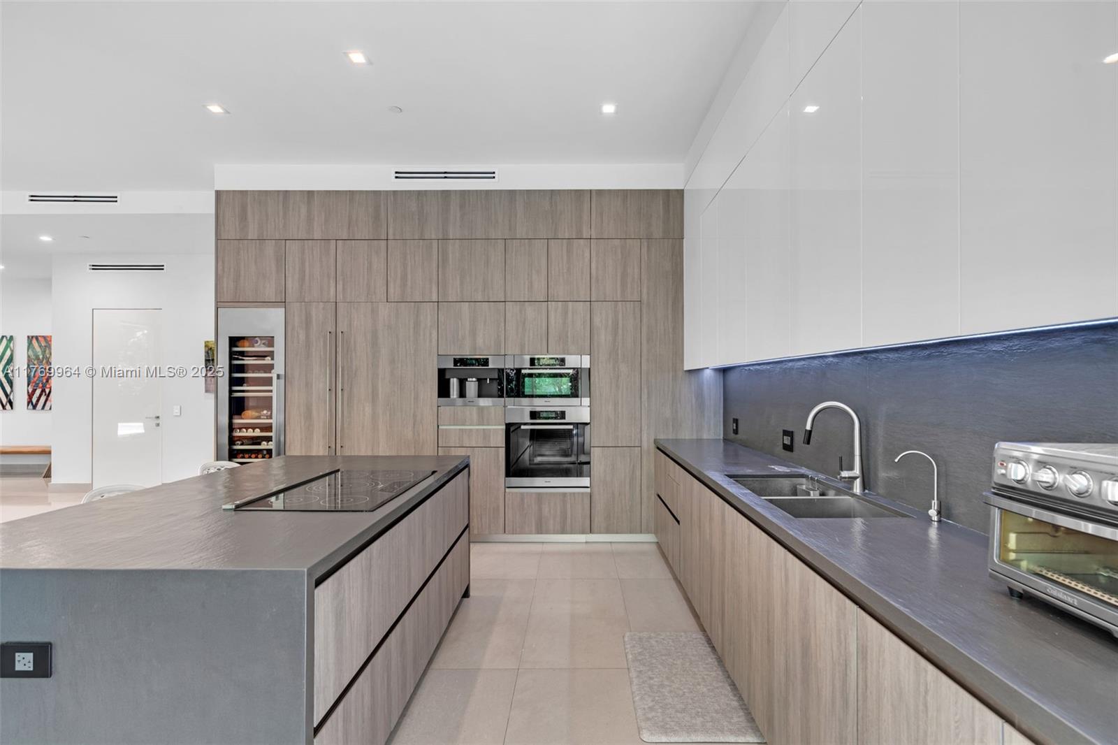 OCEANA KEY BISCAYNE CONDO - Residential