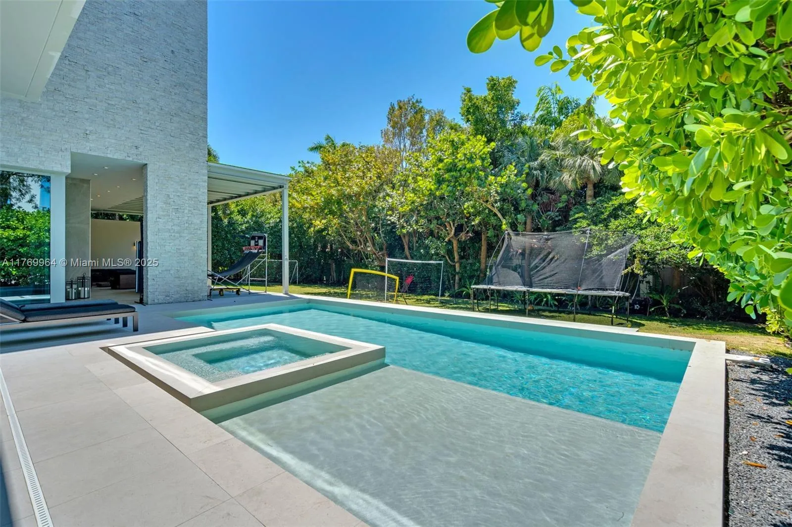 Key Biscayne, Florida 33149, United States, 5 Bedrooms Bedrooms, ,6 BathroomsBathrooms,Residential,Active,94333